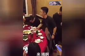 跟朋友喝酒，不要随便带上媳妇，太扎心了这个现实视频封面