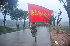 荣誉连队比武，看英雄传人如何擦亮“荣誉名片”图片