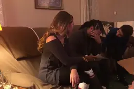 女友送男友一个神秘礼物，男友拆开了10几层包装后哭成泪人视频封面