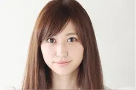 直发太过单调？那就弄个精致小编发，让辫子与众不同吧！图片