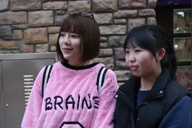 黄小趣街坊：你有多大？美女回复太直接，让我站不稳！图片