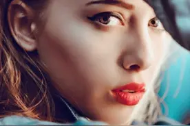 丰唇妆化妆教程图解 让你的嘴唇嘭起来图片