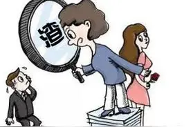 亲眼目睹闺蜜男友挽着其他女人...图片