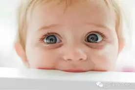 疏忽导致宝宝产生斗鸡眼，宝妈必看！图片