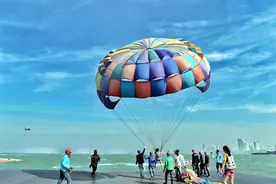 到泰国芭堤雅，体验暹罗湾水上降落伞飞翔，你才知道啥叫刺激图片