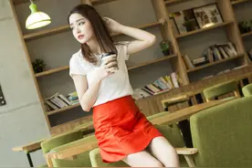夏季衬衫&短裙让你美丽不可方物图片