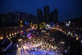融创荧光夜跑首秀成都，千人狂欢嗨翻东郊记忆图片