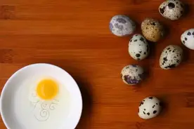 它的营养价值和鸡蛋一样高，但是胆固醇却要少很多！它就是鹌鹑蛋图片