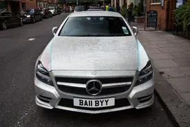 女子开着奔驰参加豪车聚会没人注意，等车靠近竟引起了巨大轰动！图片