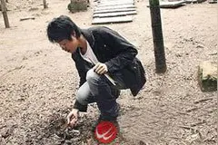 小伙嫌上班累宅家昏睡打游戏 称宅着更节约图片