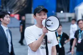 黎明演唱会突然取消，官方竟然称是因为防火布料“内地造”图片
