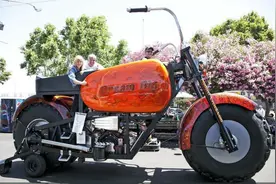 这些车子都是老外手工制作的奇葩，其中这辆不敢相信是人开的图片