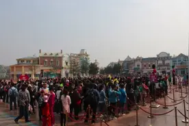 沈阳方特五一小长假首日“爆棚”客流量再创新高图片