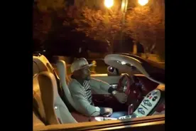 体坛首富！梅威瑟的奢华生活，豪车，美女，名包，美金各种晒视频封面