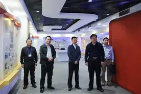 省纪委副书记、省监察厅厅长吴琦 到省信访局接待信访群众并调研图片