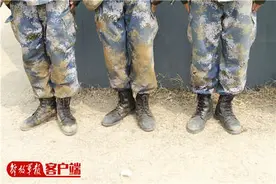 学兵4个月穿坏4条迷彩裤？图片