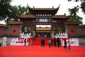 成龙亮相朝天宫  “最强大脑”蒋昌建也来了，南京院子里有啥？图片