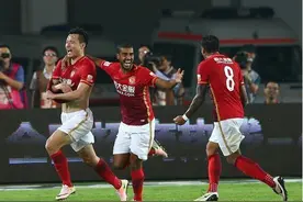 他是中超现役射手榜第一人，但两张图片显示世界杯他或不堪大用！图片