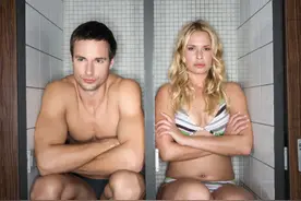 结婚之后老公偷见初恋情人，被拍照威胁离婚，我该怎么办呢？图片