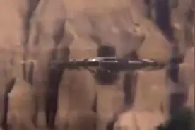 一名无知的美国士兵向UFO开枪，结果悲剧了图片