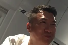 黄磊怒了！深夜发孙红雷“丑”照决心报复 网友：相爱相杀的两人图片