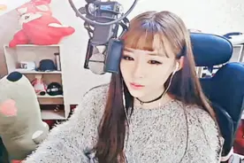 美女主播失恋嘶吼直播间 傻瓜我们都一样图片