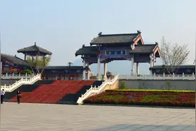 五一相约苍马山+漫步槐花花海节图片