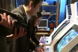 不靠黄晓明，Angelababy傍上王思聪狂吸金图片