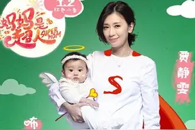 贾静雯女儿咘咘变身小花痴，无视爸爸修杰楷，眼里只剩帅哥图片