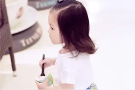 分享小香香最新女童夏装新款穿搭分享碎花短裤+太阳花T恤图片