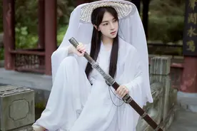 侠女柔情，仗剑而行，婉约中尽展豪放之气图片