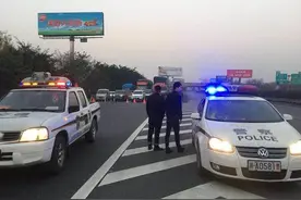 今晨大雾 成都绕城成渝立交排长队图片