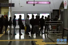 印度新德里洋红色地铁线建成通车图片
