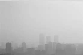 25日昆明天空灰字成主角 虽是雾不是霾但空气真心差图片