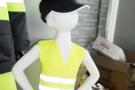 再过3天，车上没有反光背心就没法过年检？公安部发话了！图片