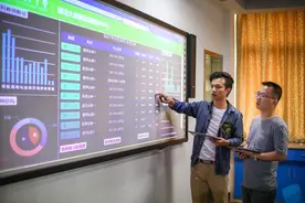 用电脑授课交作业 杭州这所学校成首家互动教学实验基地图片