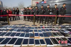 苹果手机灰色“盗改销”产业链：解锁后价值翻十倍图片