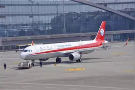 成都机场开始迎来元旦客流高峰 至少需提前2小时到机场图片