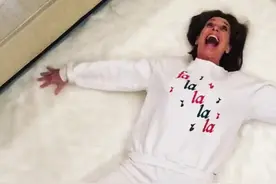 真爱！美夫妇客厅搞笑摆拍吸粉无数羡煞旁人图片