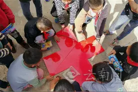 云南省红十字会志愿帮助边疆青少年建立文化自信图片