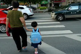震惊|堪比“毒鼠强”的辣条，却成了奶奶教育孩子听话的法宝！图片