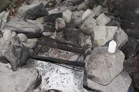 韩国一男子寄居洞穴生活15年 靠乞讨为生图片