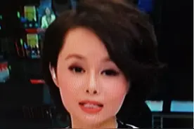 豪放女主持春光外泄: 衣不遮体当众裸露!图片