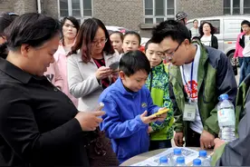 李阳疯狂英语山西盂县巡回演讲图片