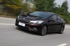 只卖10万的最新款东风悦达起亚K3:车厢值20万图片