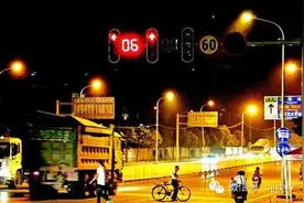 红灯亮起后，电子警察3秒后才启动，这不是害人吗？图片