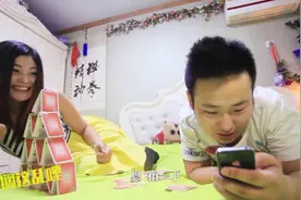 女朋友在闺房当中和老公玩游戏，竟然发生了这样的事情图片