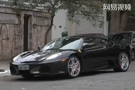 富婆开法拉利街头搭讪帅哥图片