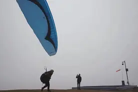 69岁奶奶海宁尖山滑翔！谁说老年生活只有广场舞？图片