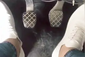 科目三：教练车内示范脚正确摆放位置及离合刹车踩法，简单易懂！视频封面